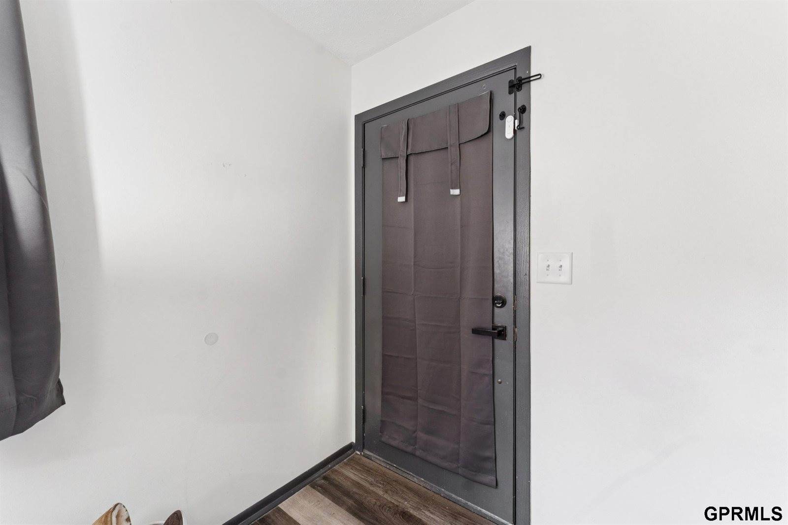 823 North 123 Court, Omaha, NE 68154