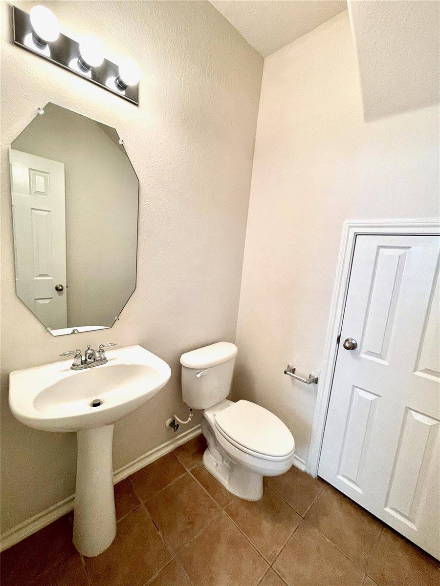 207 North Burberry Park Circle, The Woodlands, TX 77382