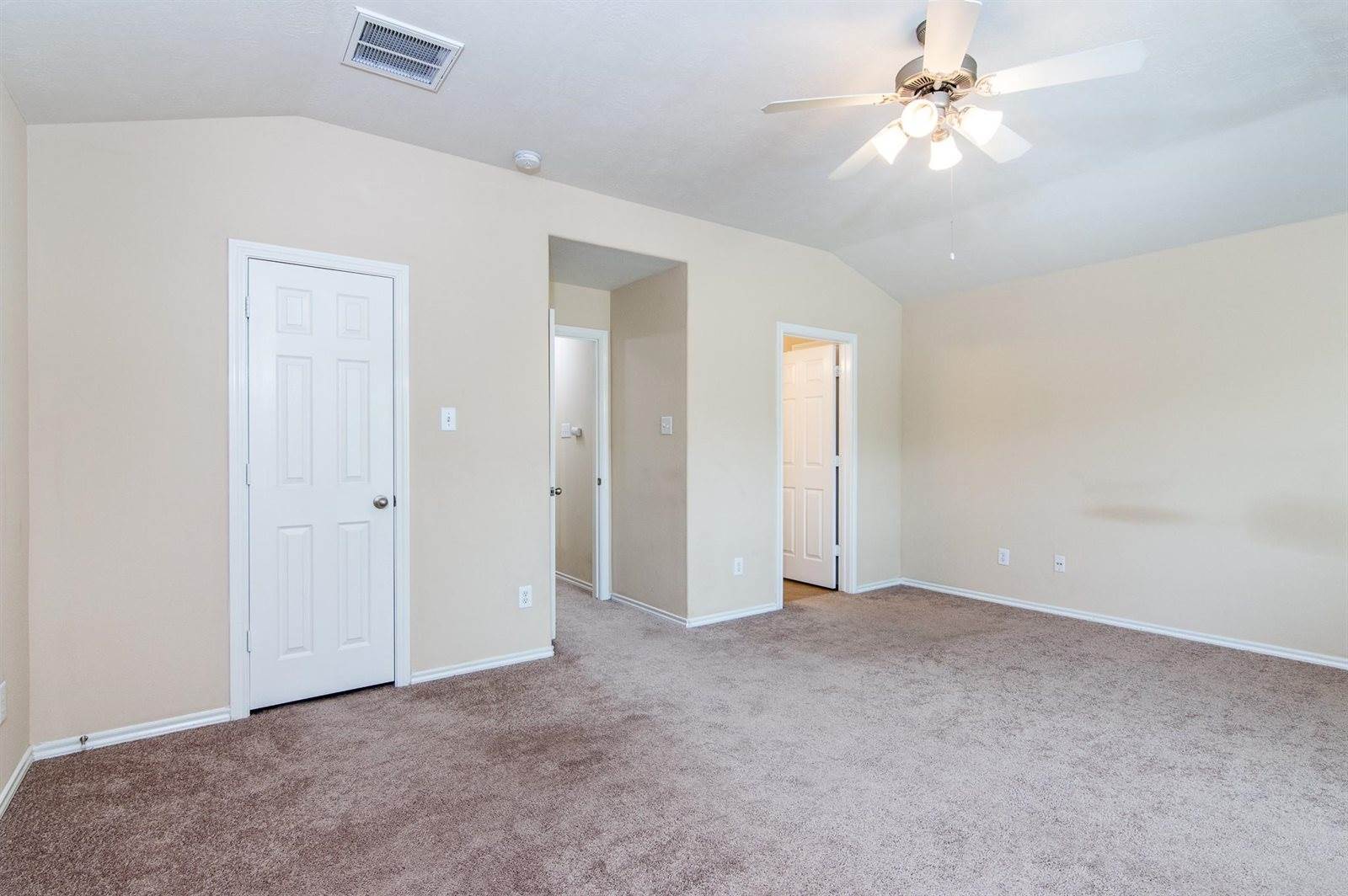 207 North Burberry Park Circle, The Woodlands, TX 77382