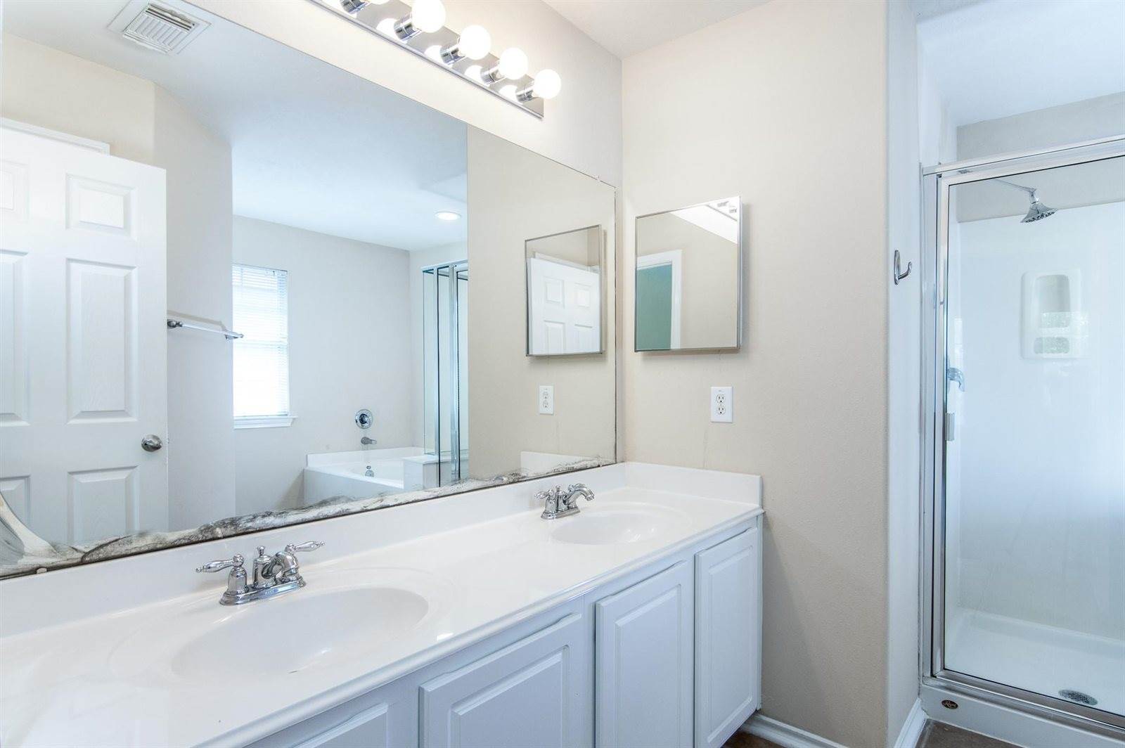 207 North Burberry Park Circle, The Woodlands, TX 77382