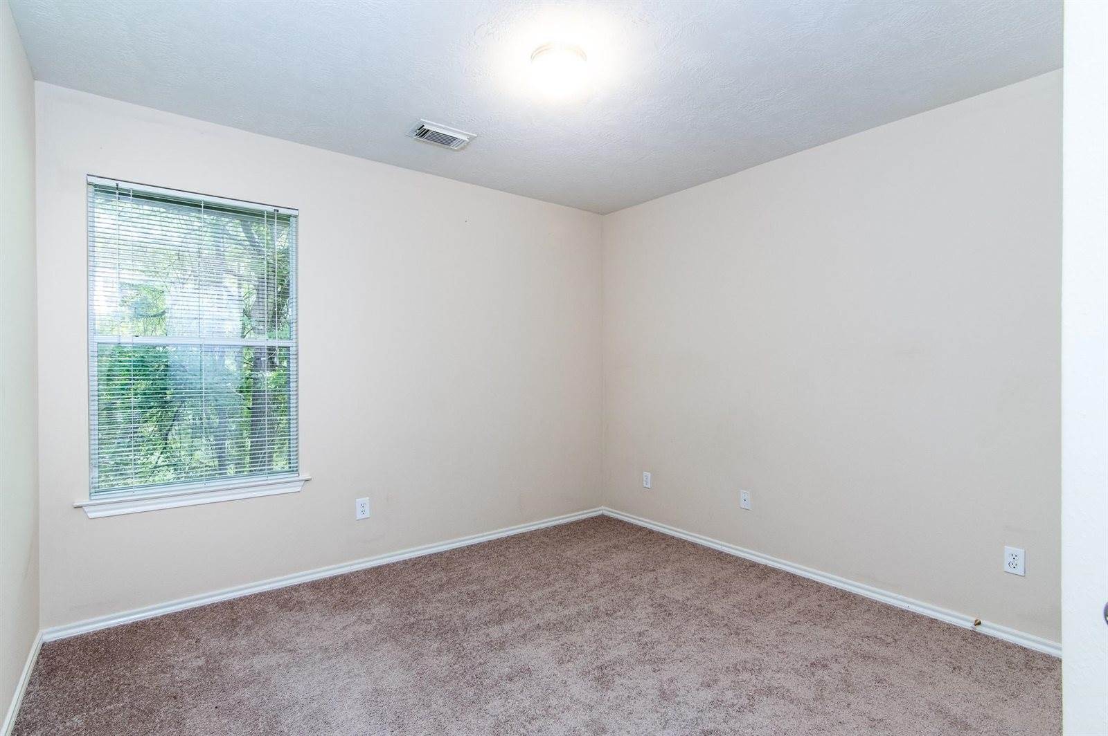 207 North Burberry Park Circle, The Woodlands, TX 77382