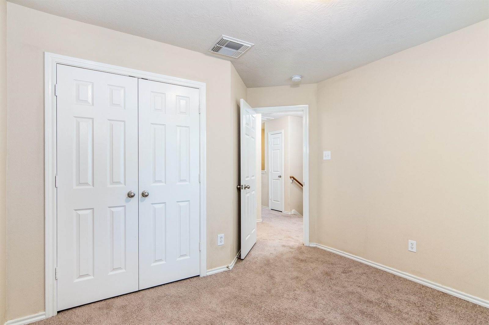 207 North Burberry Park Circle, The Woodlands, TX 77382