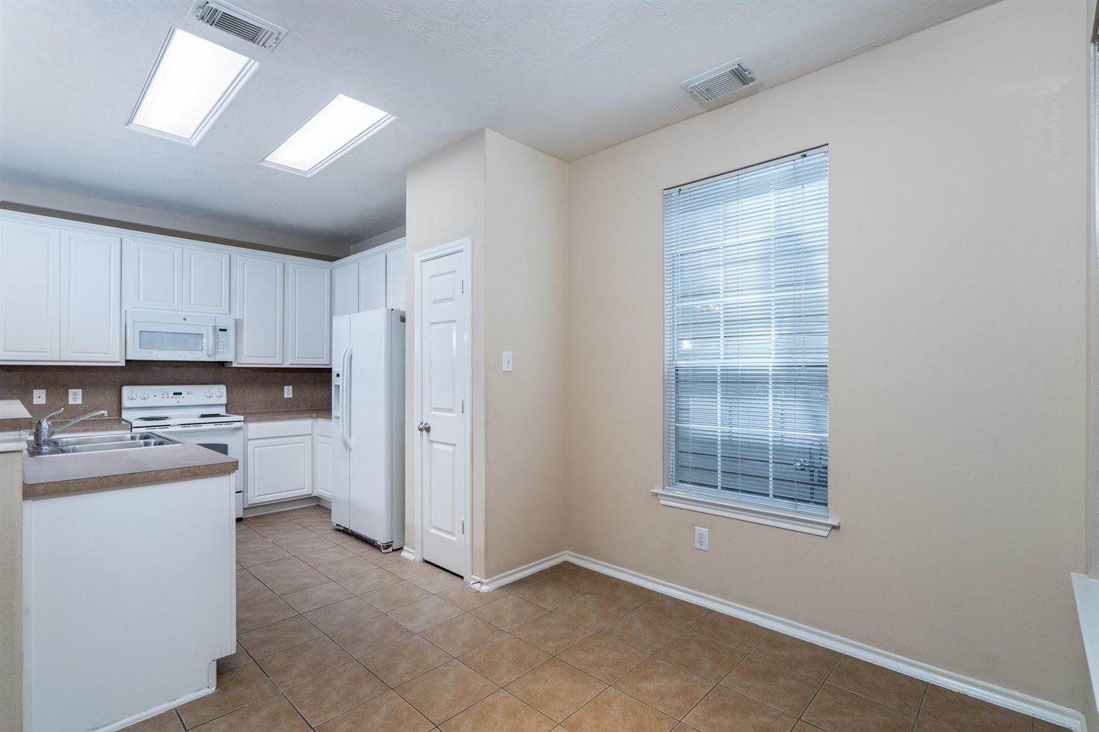 207 North Burberry Park Circle, The Woodlands, TX 77382