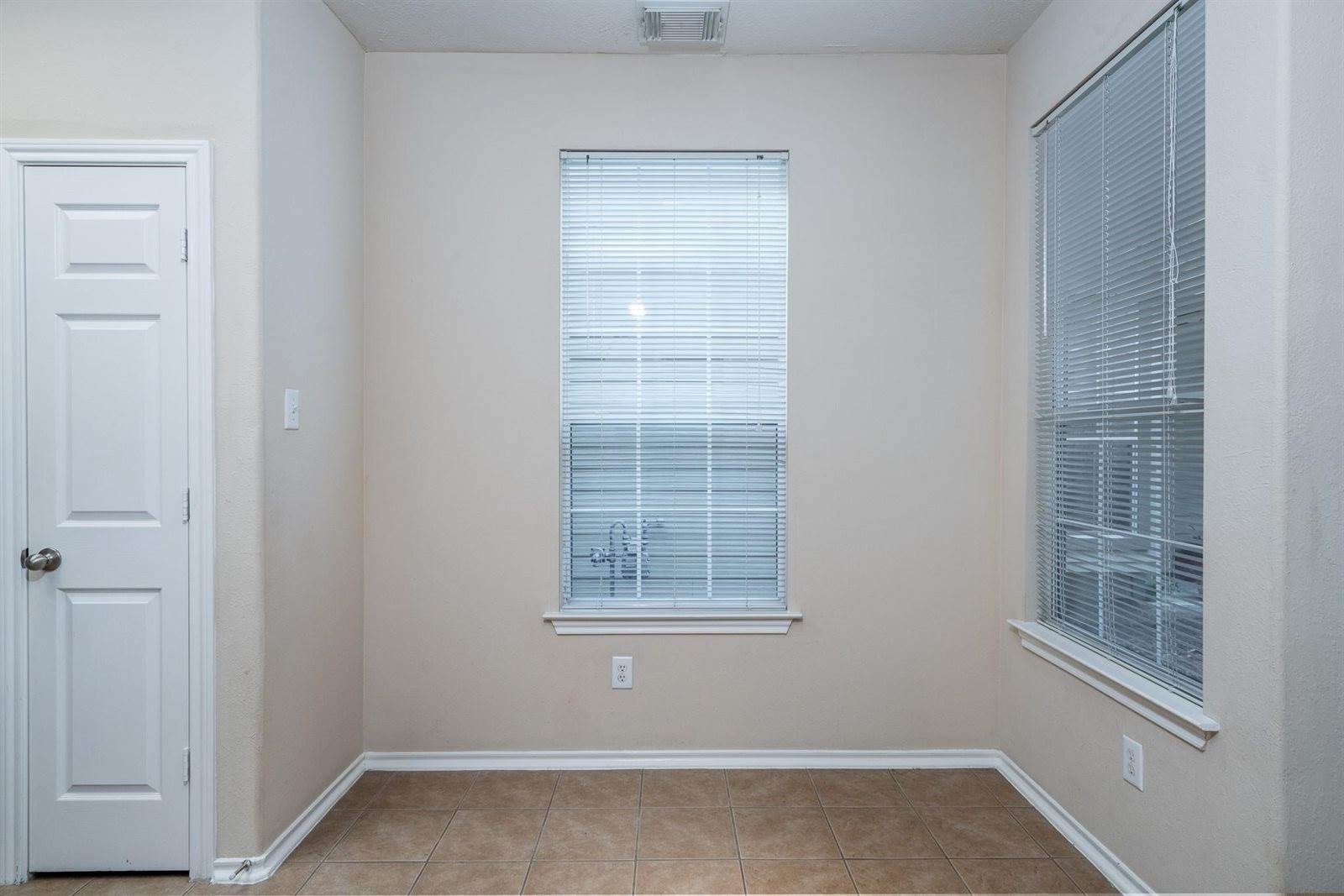 207 North Burberry Park Circle, The Woodlands, TX 77382