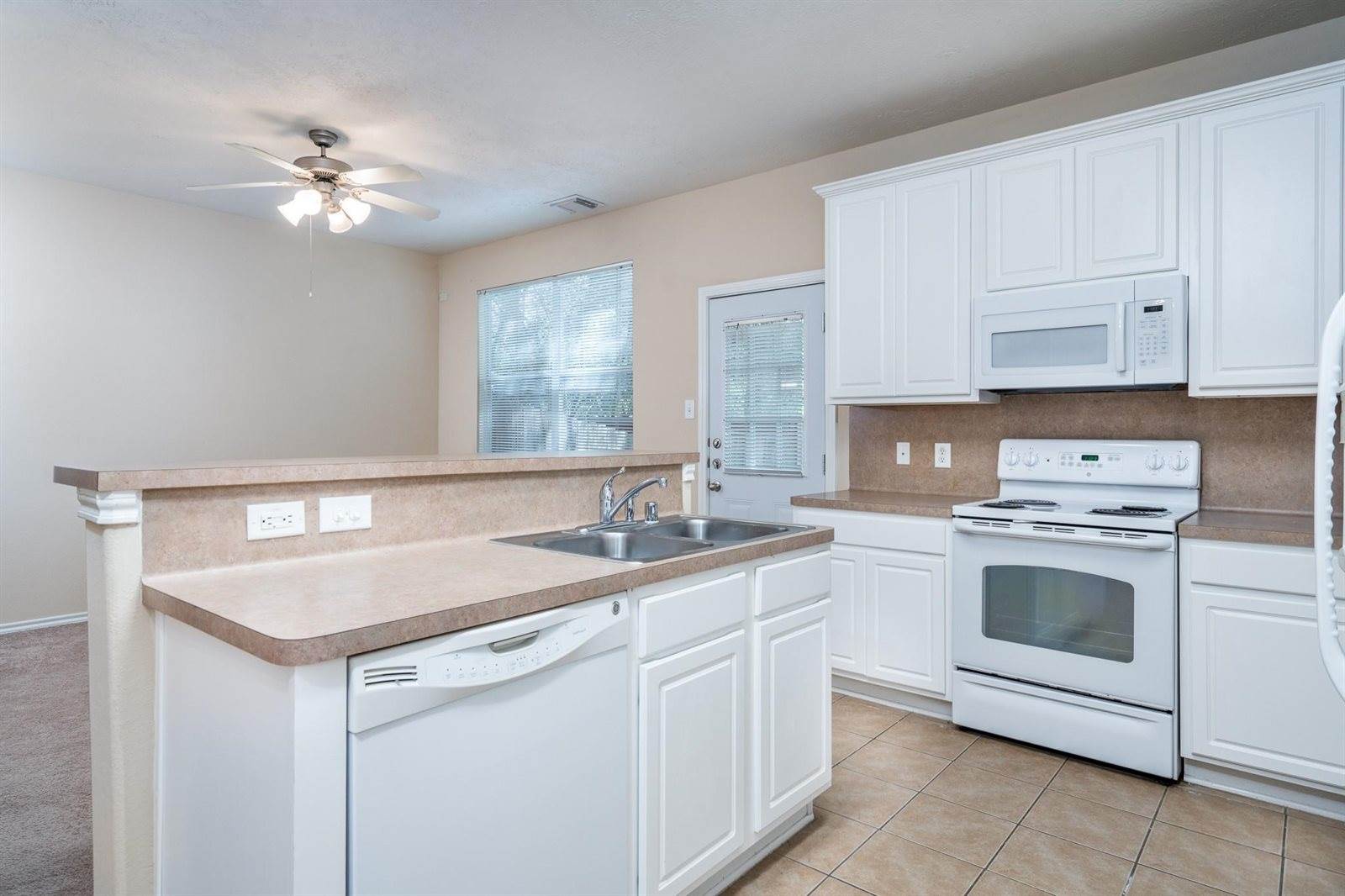 207 North Burberry Park Circle, The Woodlands, TX 77382