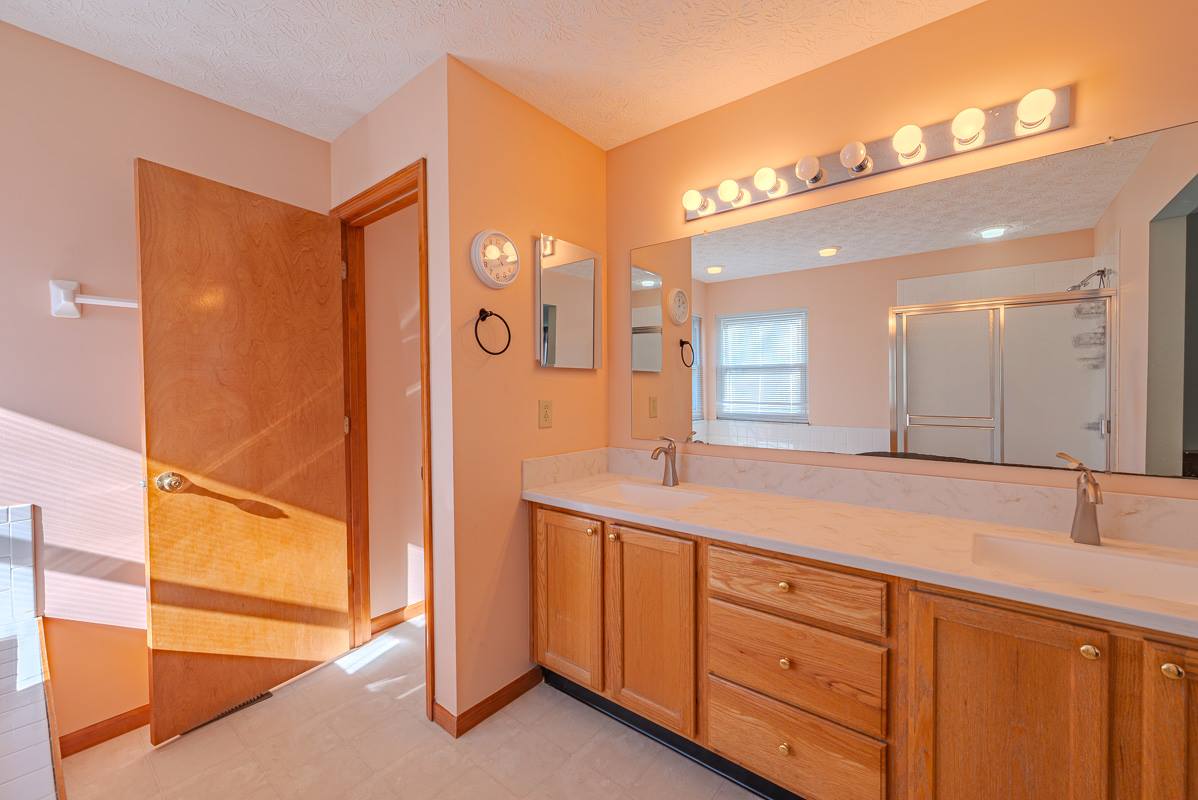 901 Delong Street, Pickerington, OH 43147