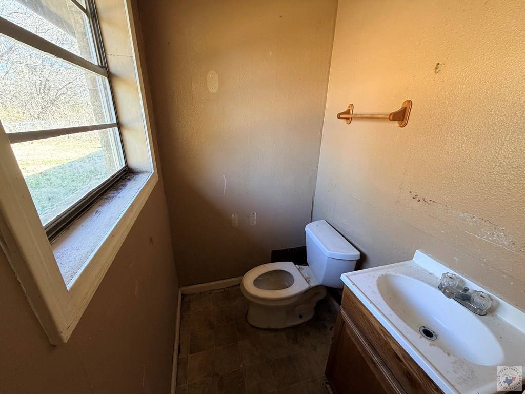 202 Carpenter, Naples, TX 75568