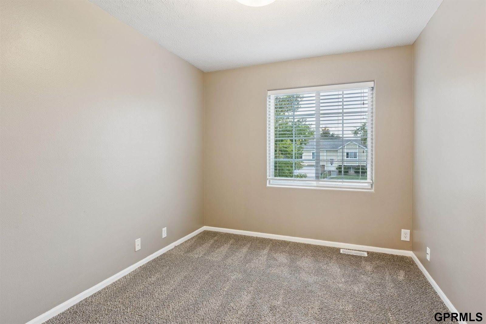 8928 North 78 Avenue Circle, Omaha, NE 68122