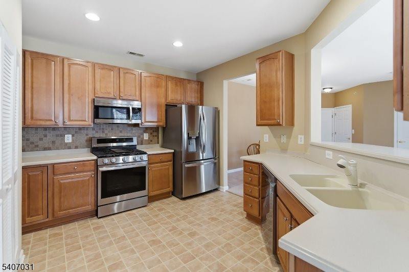 2 Steele Pl, Hillsborough Township, NJ 08844