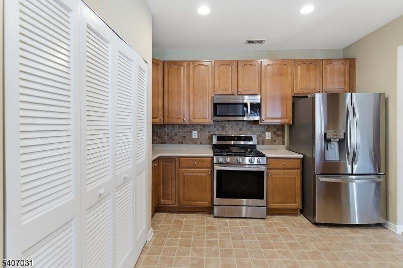 2 Steele Pl, Hillsborough Township, NJ 08844