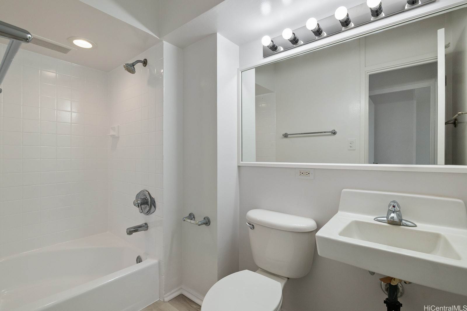 3103 Pualei Circle, #203, Honolulu, HI 96815