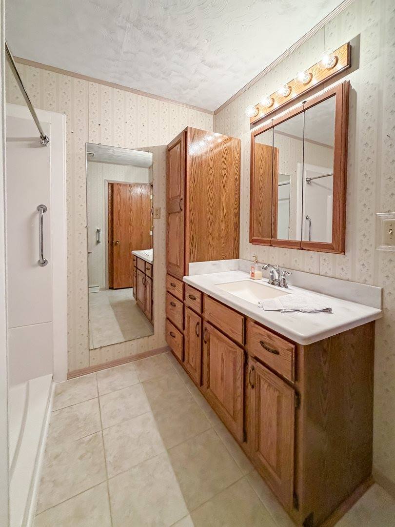 711 Virginia Avenue, Lena, IL 61048