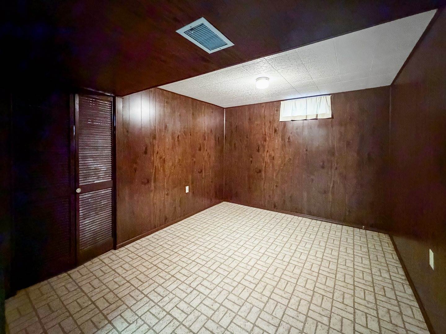 711 Virginia Avenue, Lena, IL 61048