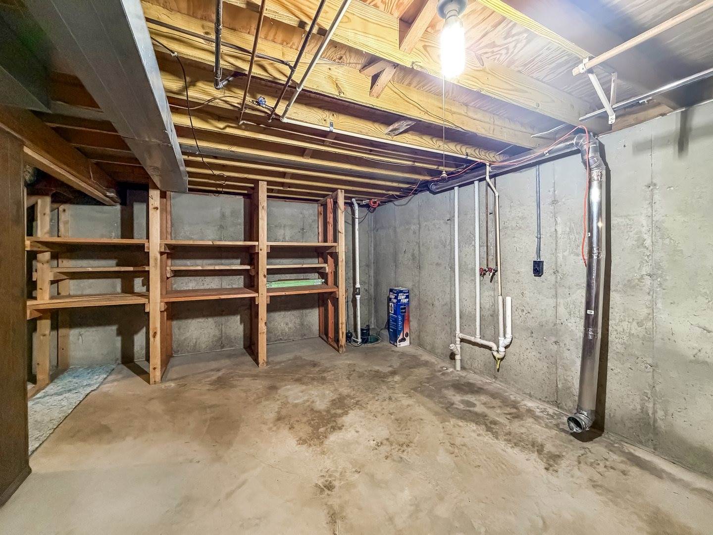 711 Virginia Avenue, Lena, IL 61048