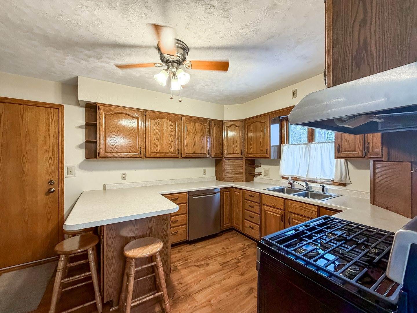 711 Virginia Avenue, Lena, IL 61048