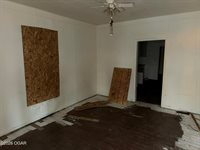 914 Missouri Avenue, Joplin, MO 64801