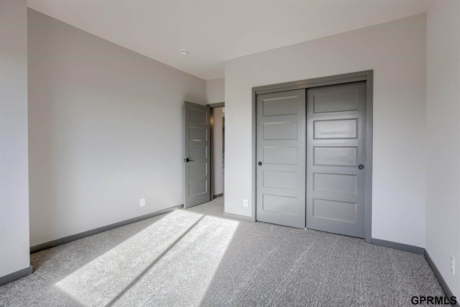 18467 Greenleaf Street, Omaha, NE 68136