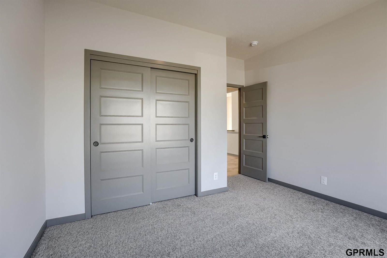 18467 Greenleaf Street, Omaha, NE 68136