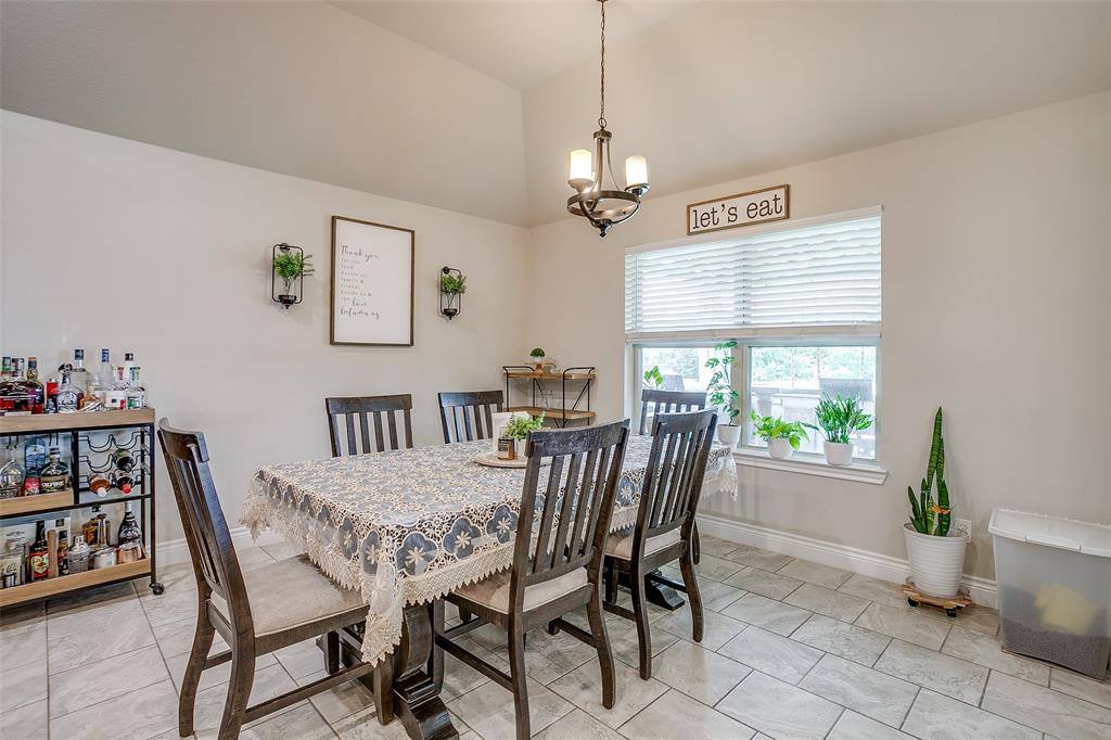 203 County Road 4221, Decatur, TX 76234