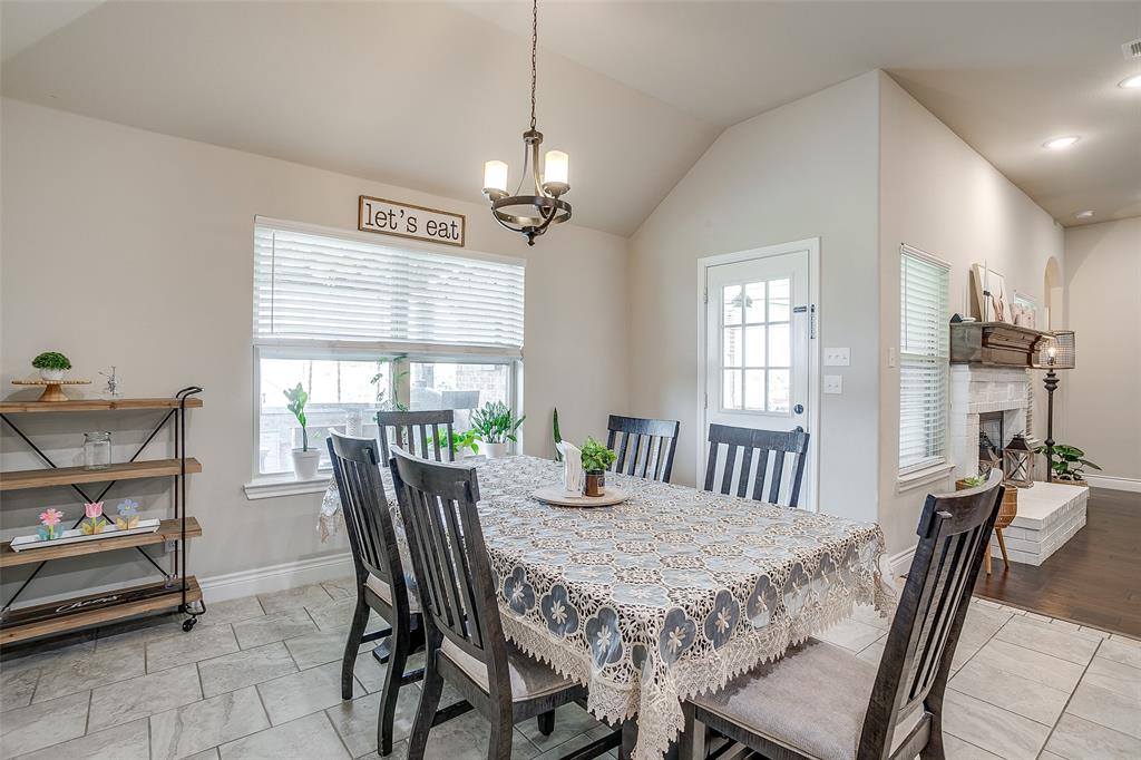 203 County Road 4221, Decatur, TX 76234