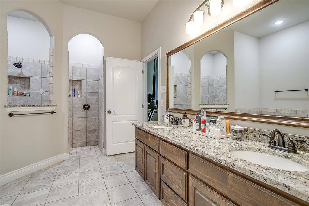 203 County Road 4221, Decatur, TX 76234