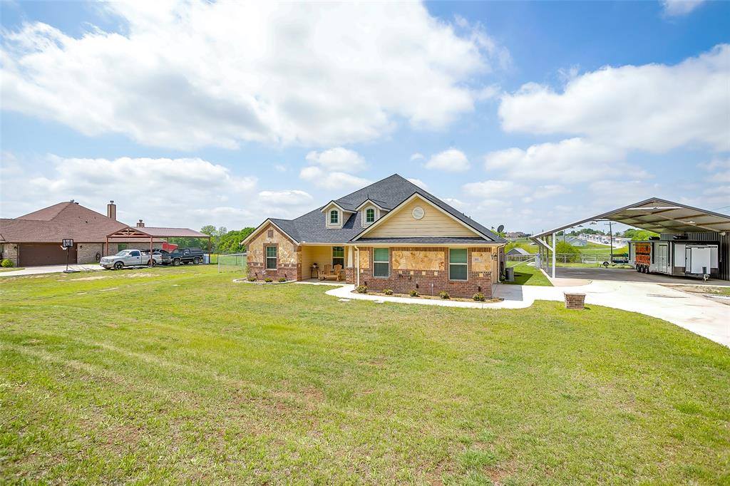 203 County Road 4221, Decatur, TX 76234