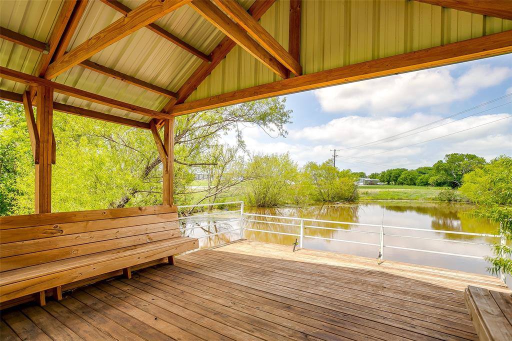 203 County Road 4221, Decatur, TX 76234