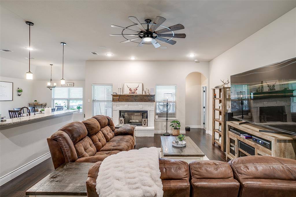 203 County Road 4221, Decatur, TX 76234