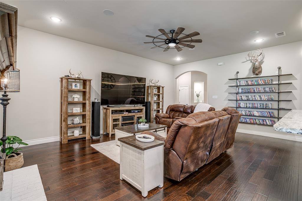 203 County Road 4221, Decatur, TX 76234