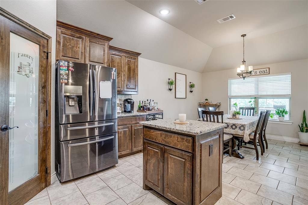 203 County Road 4221, Decatur, TX 76234