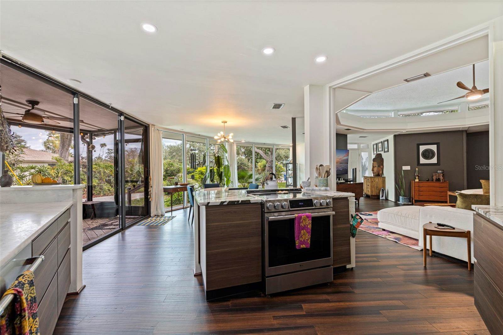 7117 Sunshine Drive South, Saint Petersburg, FL 33705