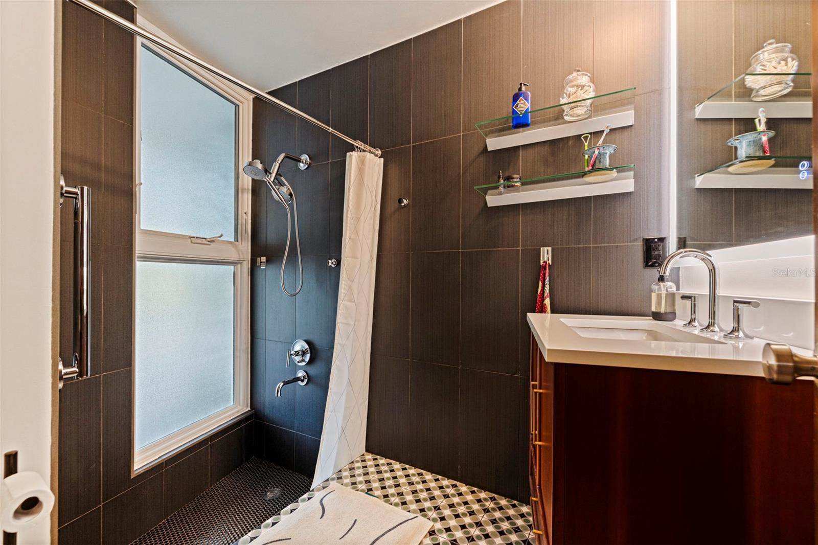 7117 Sunshine Drive South, Saint Petersburg, FL 33705