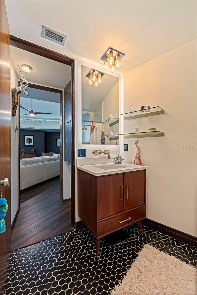 7117 Sunshine Drive South, Saint Petersburg, FL 33705