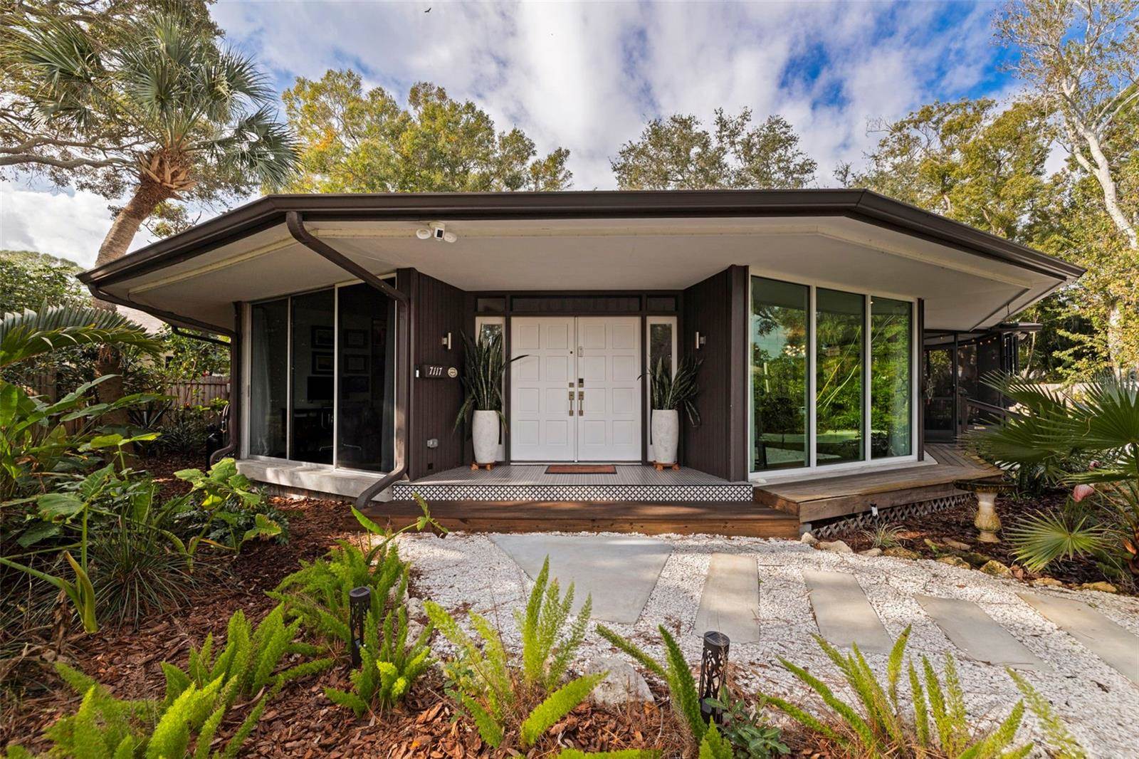 7117 Sunshine Drive South, Saint Petersburg, FL 33705