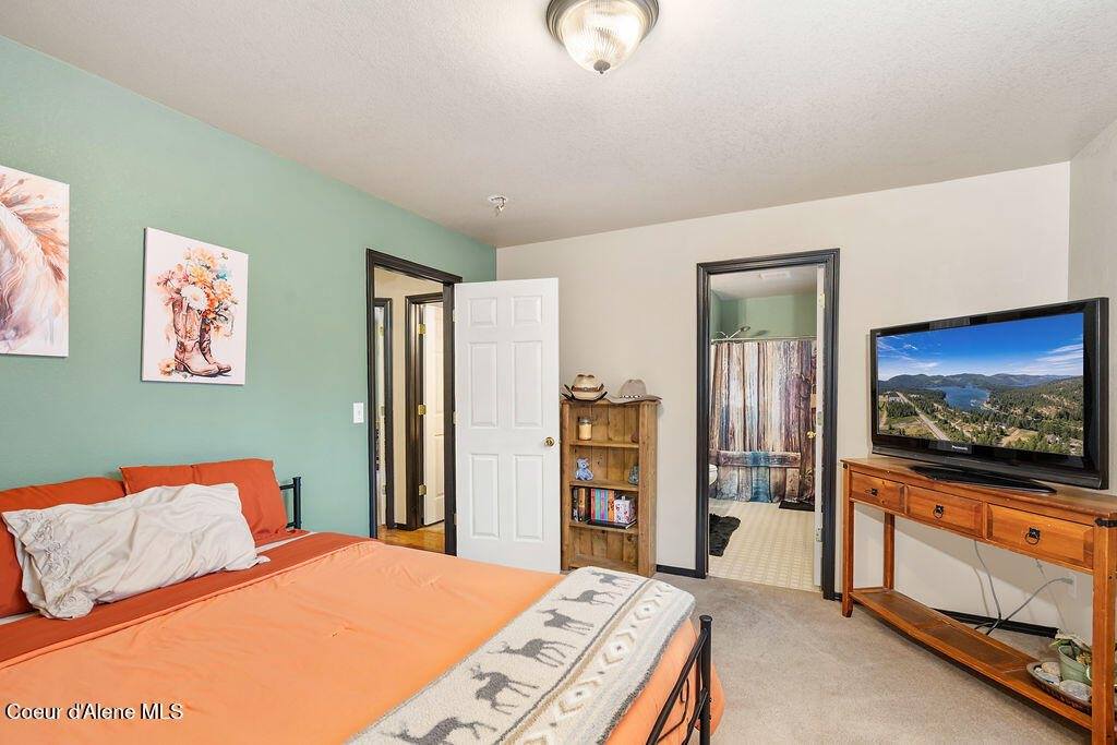 34517 North Hayden Dr, Spirit Lake, ID 83869