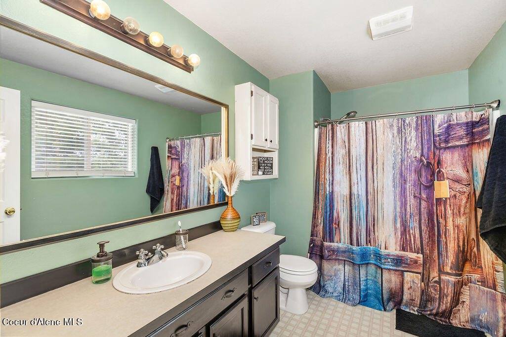 34517 North Hayden Dr, Spirit Lake, ID 83869