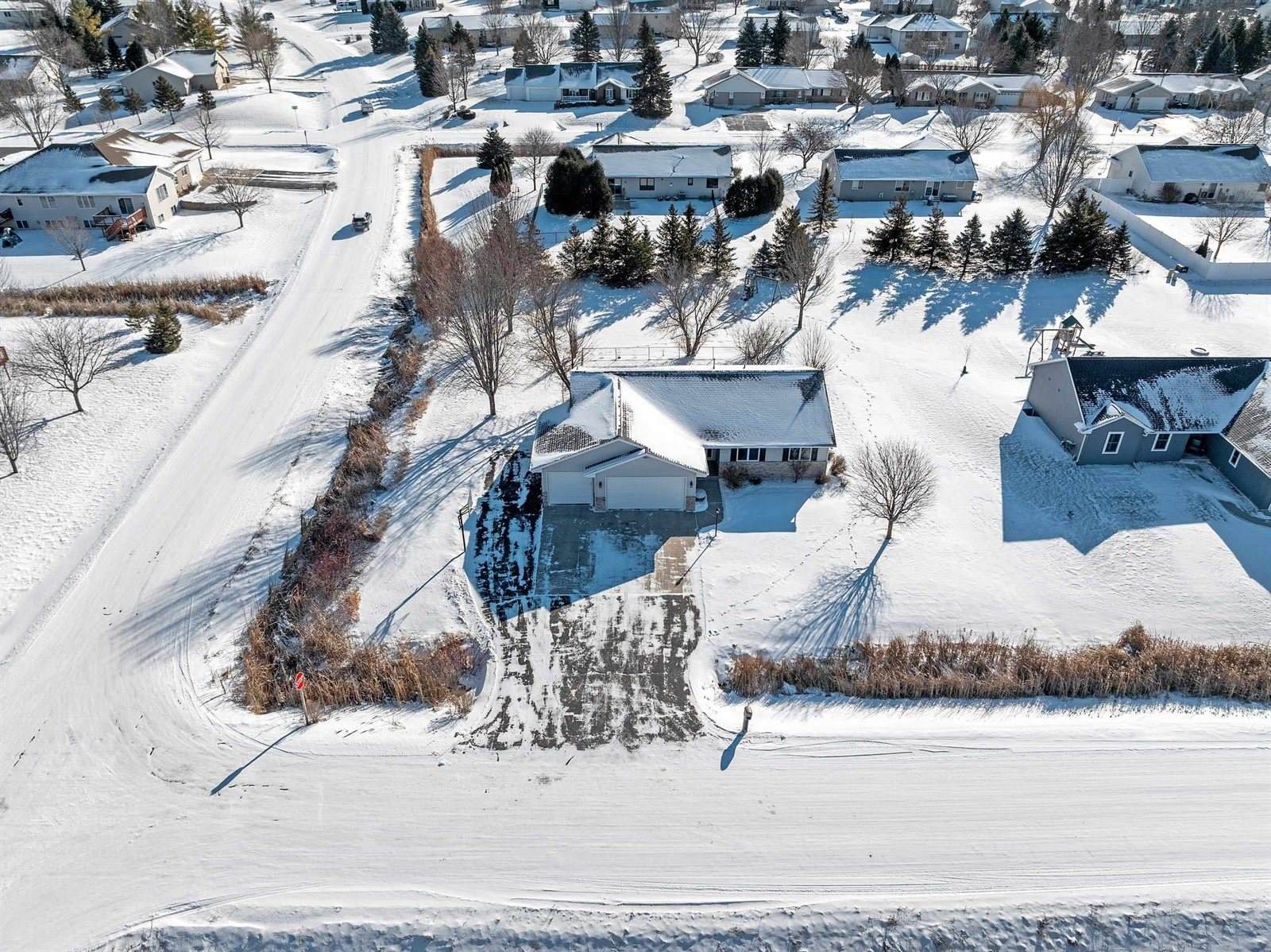 1826 N Lily of The Valley Drive, Greenville, WI 54942