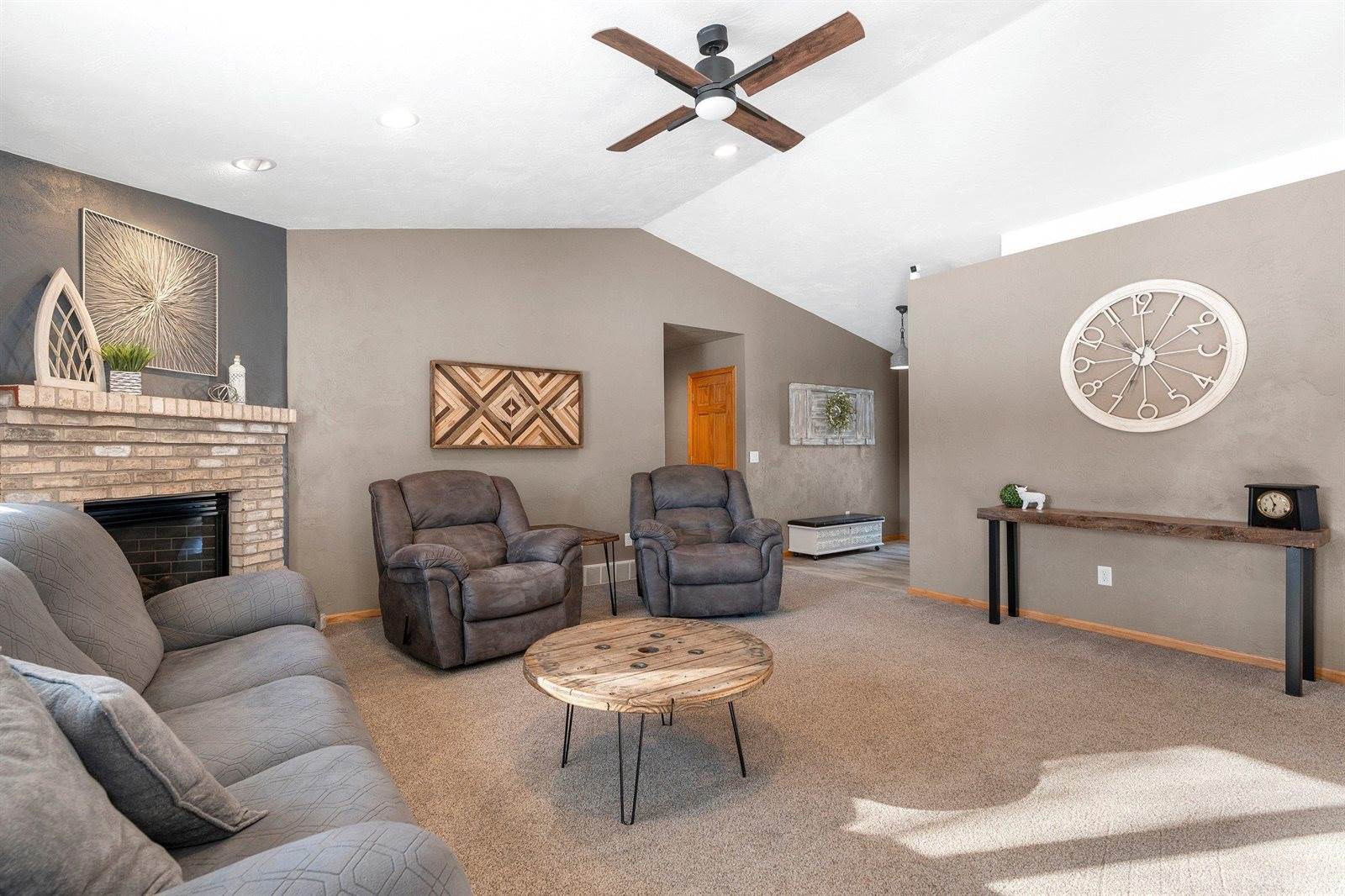 1826 N Lily of The Valley Drive, Greenville, WI 54942