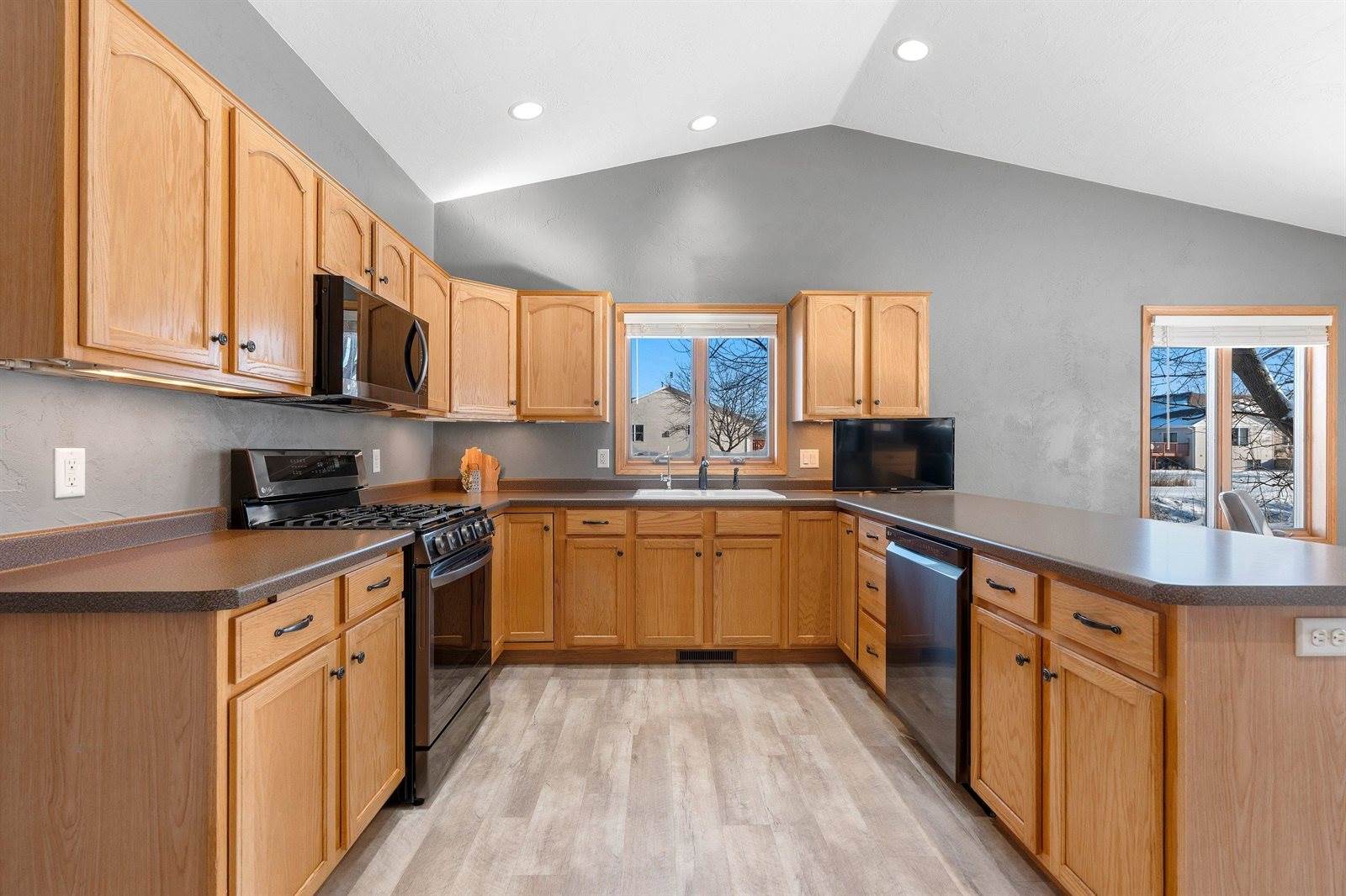 1826 N Lily of The Valley Drive, Greenville, WI 54942