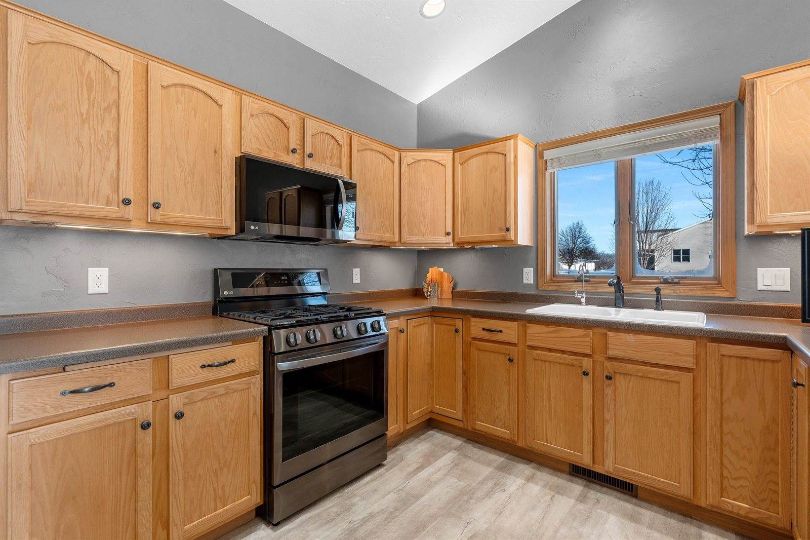 1826 N Lily of The Valley Drive, Greenville, WI 54942