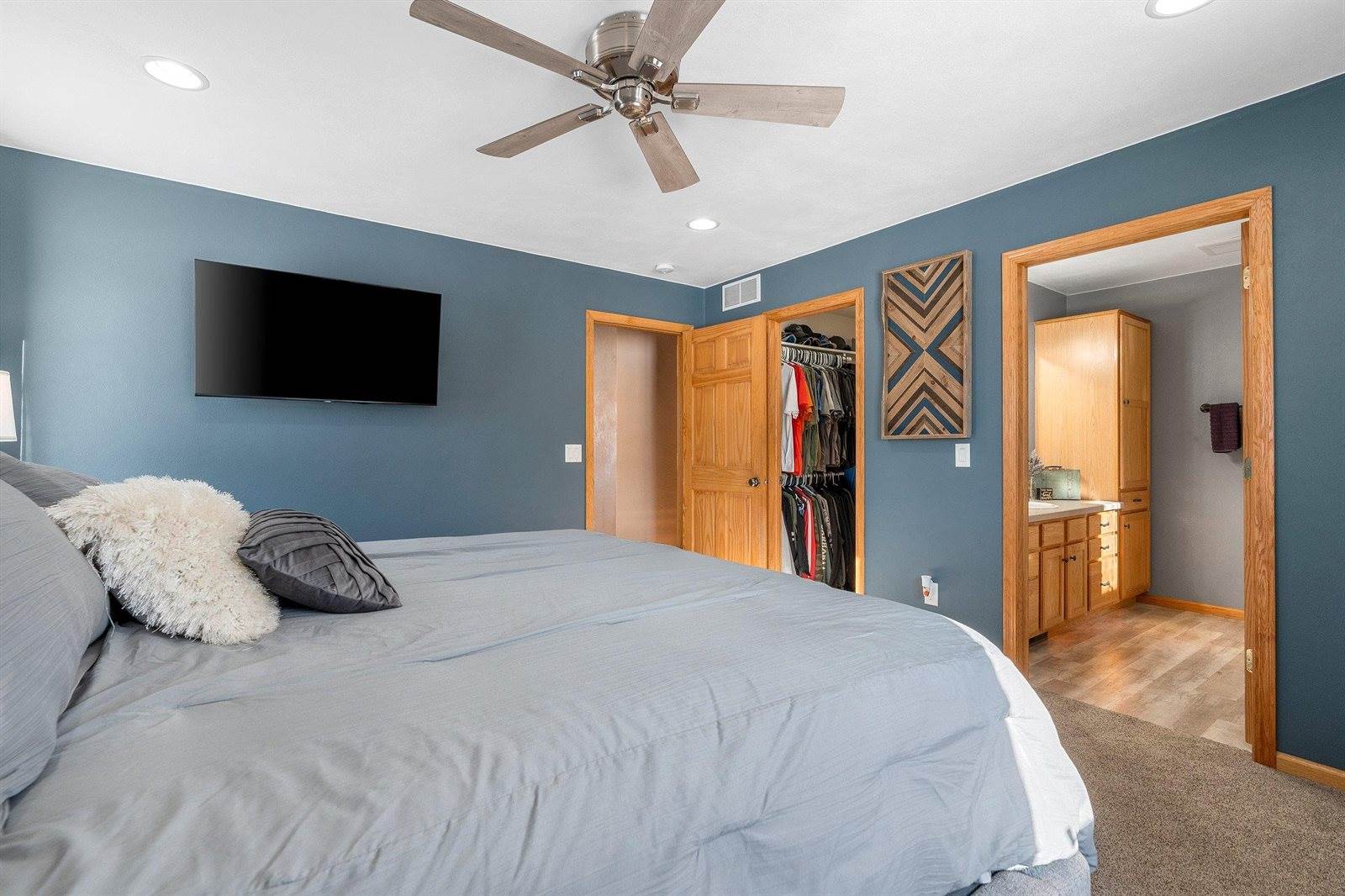 1826 N Lily of The Valley Drive, Greenville, WI 54942