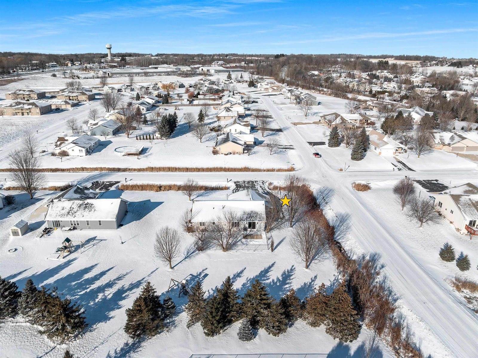 1826 N Lily of The Valley Drive, Greenville, WI 54942