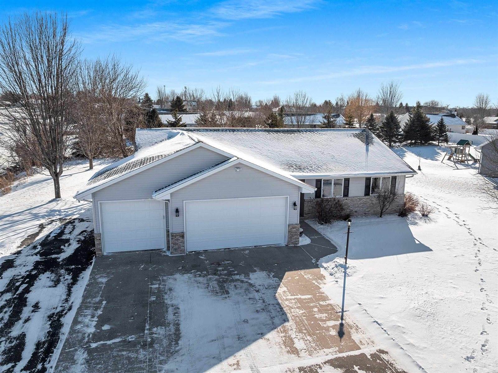 1826 N Lily of The Valley Drive, Greenville, WI 54942