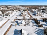 1826 N Lily of The Valley Drive, Greenville, WI 54942