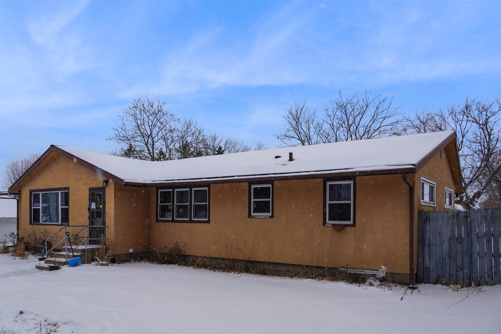 3012 Willow Dr, La Crosse, WI 54601
