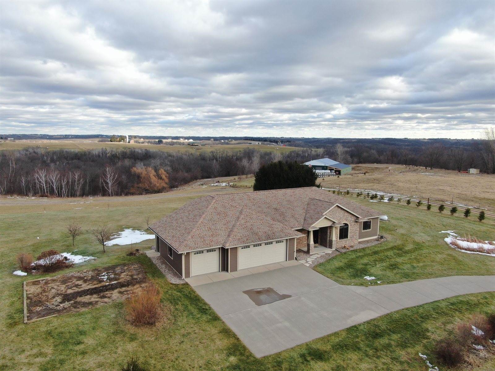 S3358 Hass Ln, Harmony, WI 54665