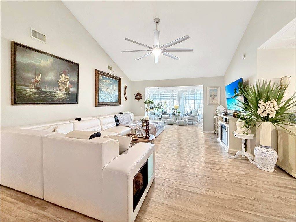 6206 South River Run Drive, #6206, Sebastian, FL 32958