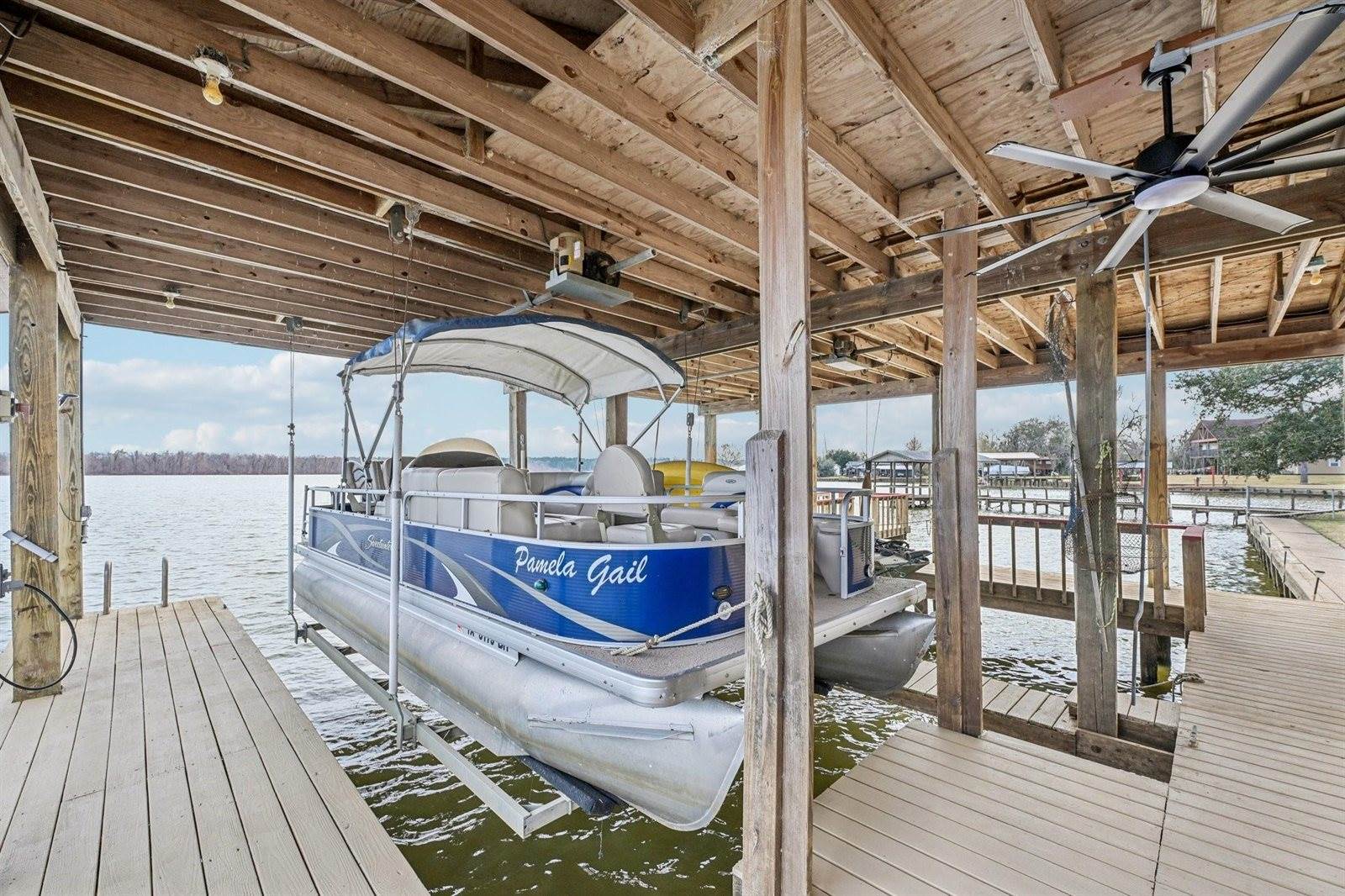 94 Lake View Drive, Huntsville, TX 77320