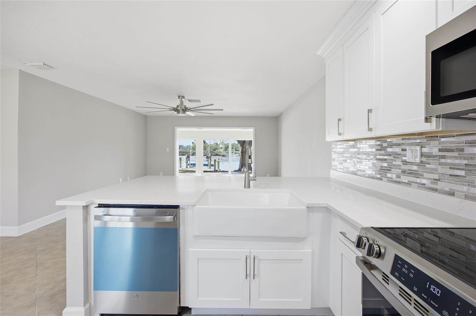 11586 West Bayshore Drive, #14, Crystal River, FL 34429