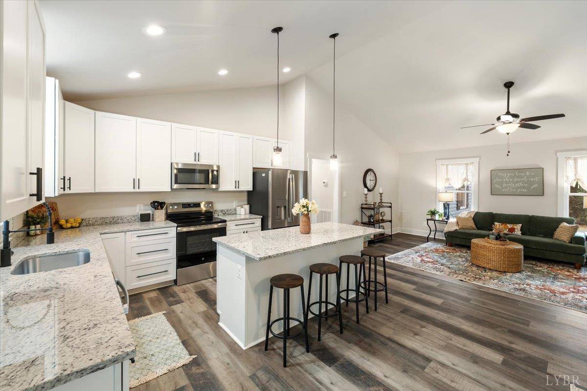 1025 Lindsay Rd, Forest, VA 24551